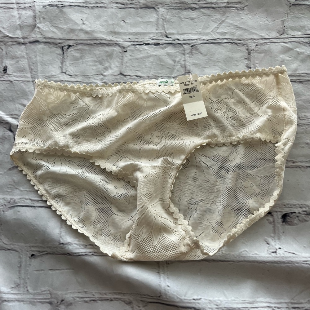 Aerie Cream Lace Trim Panties
